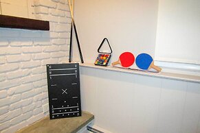 Family Home Close to Warwick, 5 Mi to Lake!