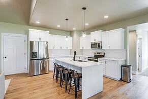 1 Mi to Pools: Chic Lava Hot Springs Home