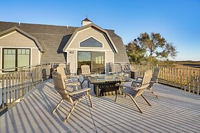 Iowa Family Home w/ Valley Views & Rooftop Deck