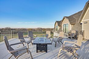 Iowa Family Home w/ Valley Views & Rooftop Deck