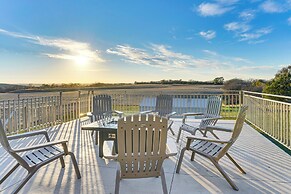 Iowa Family Home w/ Valley Views & Rooftop Deck