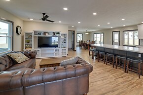 Iowa Family Home w/ Valley Views & Rooftop Deck