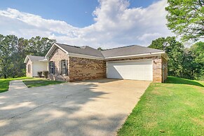 ~ 13 Mi to Ole Miss: Private Family-friendly Home!