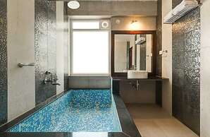 Deep International a Luxury Hotel