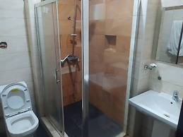 De City Hotel and Resort