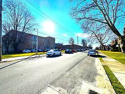 Modern Cozy Unit With King Bed