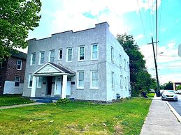 Modern Cozy Unit With King Bed