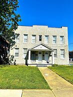 Modern Cozy Unit With King Bed
