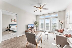 Prime Soco 2BR King Suite w Gympickleballlaundry