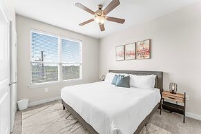 Prime Soco 2BR King Suite w Gympickleballlaundry