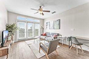 Prime Soco 2BR King Suite w Gympickleballlaundry