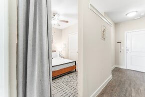 Fun Soco 1BR King Suite w Gympickleballlaundry
