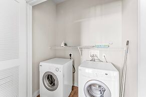 Airy Soco 2BR King Suite w Gympickleballlaundry