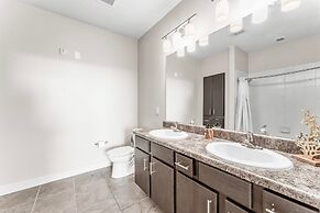 Airy Soco 2BR King Suite w Gympickleballlaundry