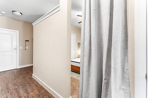 Comfy Soco 1BR King Suite w Gympickleballlaundry