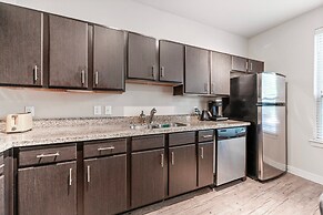 Comfy Soco 1BR King Suite w Gympickleballlaundry