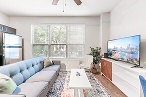 Comfy Soco 1BR King Suite w Gympickleballlaundry