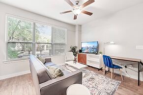 Comfy Soco 1BR King Suite w Gympickleballlaundry