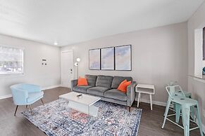 Spacious and Cozy King Bed 2BR Suite 5 Min to DT