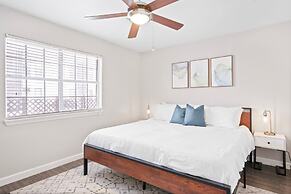 Spacious and Cozy King Bed 2BR Suite 5 Min to DT