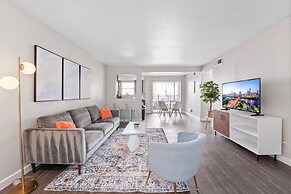 Spacious and Cozy King Bed 2BR Suite 5 Min to DT