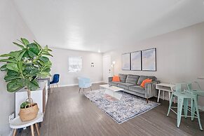 Spacious and Cozy King Bed 2BR Suite 5 Min to DT