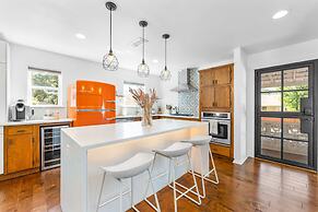 Close to Domain DT Shopping Chic Serene 3BR
