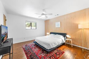 Close to Domain DT Shopping Chic Serene 3BR