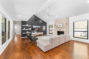 Close to Domain DT Shopping Chic Serene 3BR