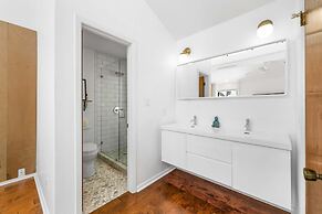 Close to Domain DT Shopping Chic Serene 3BR