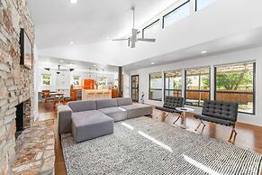 Close to Domain DT Shopping Chic Serene 3BR