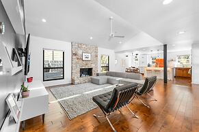 Close to Domain DT Shopping Chic Serene 3BR