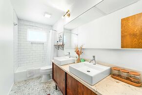 Close to Domain DT Shopping Chic Serene 3BR