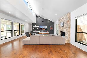 Close to Domain DT Shopping Chic Serene 3BR