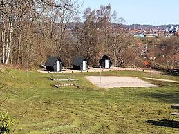 Snug Holiday Home With Garden
