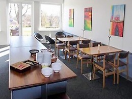 Snug Holiday Home With Garden