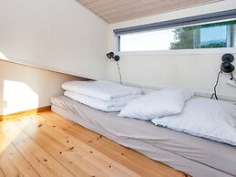 Snug Holiday Home With Garden