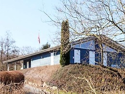 Snug Holiday Home With Garden