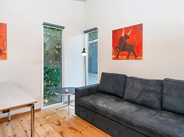 Snug Holiday Home With Garden