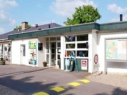 Snug Holiday Home With Garden