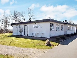 Snug Holiday Home With Garden