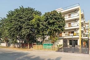 Lime Tree Hotel & One BHK Serviced Apartment - Noida Sector 50 Metro