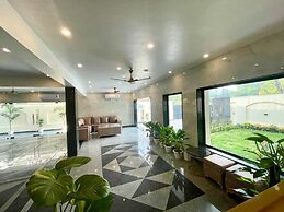 Lime Tree Hotel & One BHK Serviced Apartment - Noida Sector 50 Metro