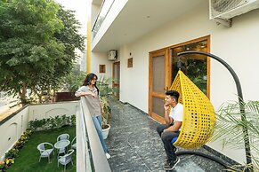 Lime Tree Hotel & One BHK Serviced Apartment - Noida Sector 50 Metro