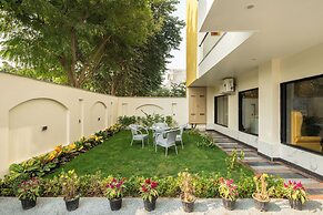 Lime Tree Hotel & One BHK Serviced Apartment - Noida Sector 50 Metro