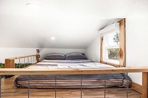 Romantic Luxury Retreat-hot/cold pool & sauna