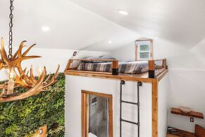 Romantic Luxury Retreat-hot/cold pool & sauna