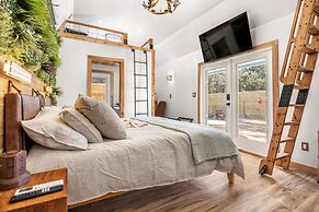 Romantic Luxury Retreat-hot/cold pool & sauna