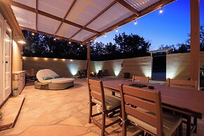 Romantic Luxury Retreat-hot/cold pool & sauna