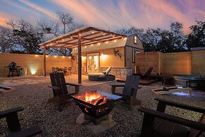 Romantic Luxury Retreat-hot/cold pool & sauna